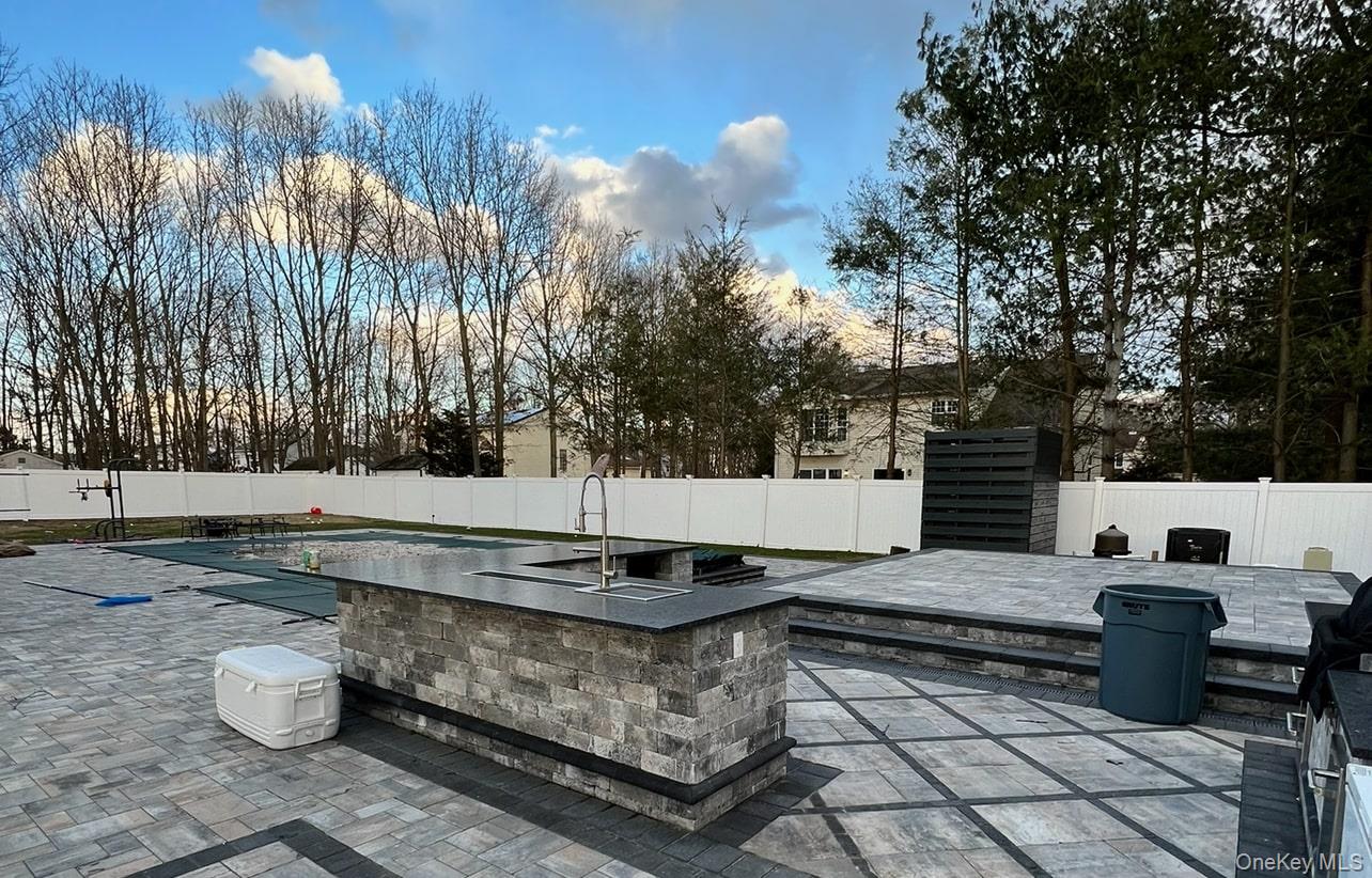 7 Sweet Briar Path, Lake Grove, NY 11755