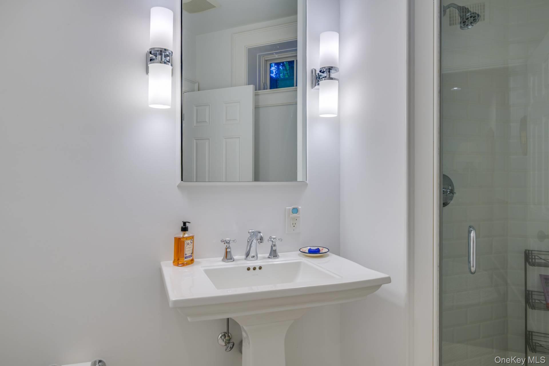 37 Huntington Lane, Water Mill, NY 11976