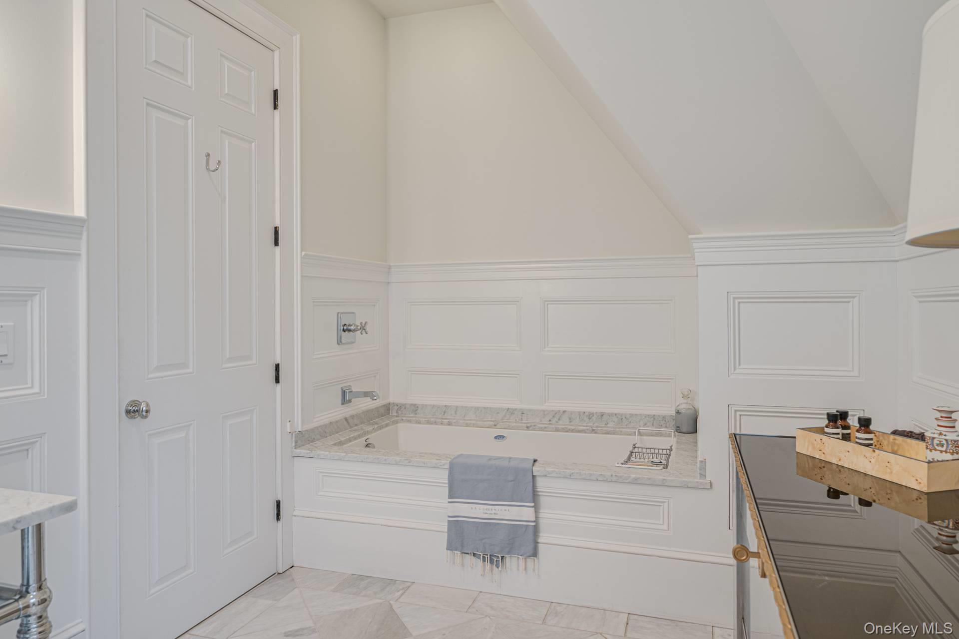 37 Huntington Lane, Water Mill, NY 11976