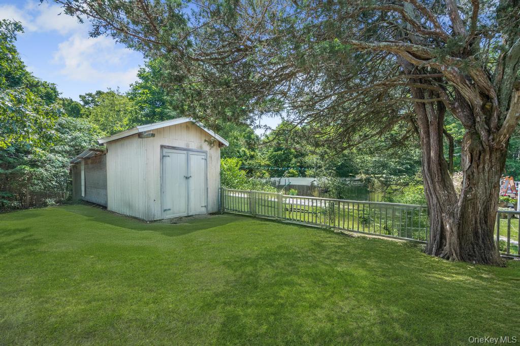 4 Cooks Lane, Westhampton, NY 11977