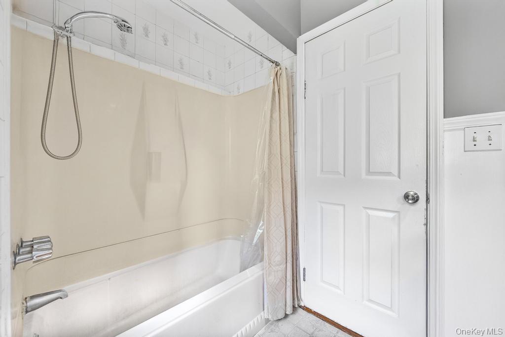 4 Cooks Lane, Westhampton, NY 11977