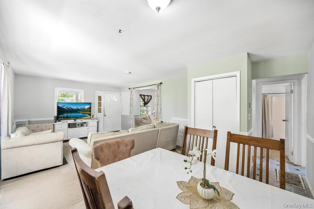 4 Cooks Lane, Westhampton, NY 11977