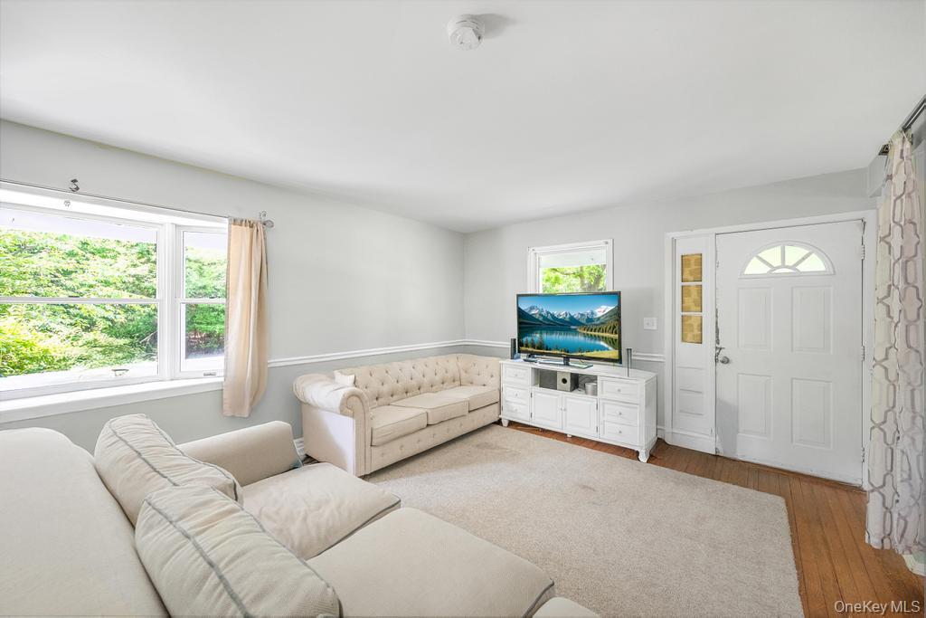 4 Cooks Lane, Westhampton, NY 11977