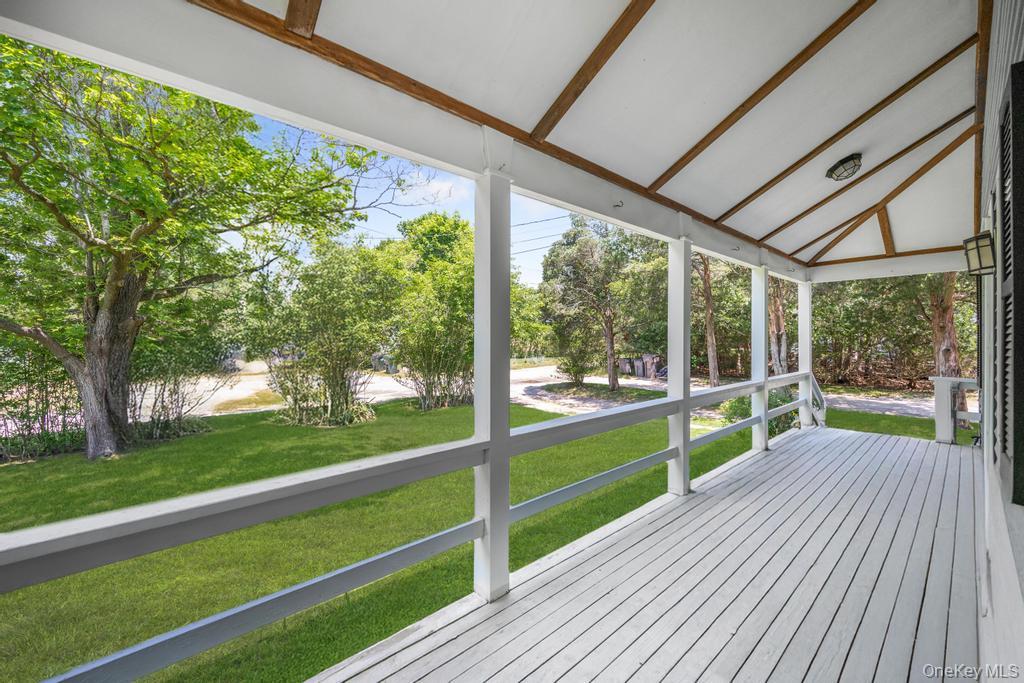 4 Cooks Lane, Westhampton, NY 11977