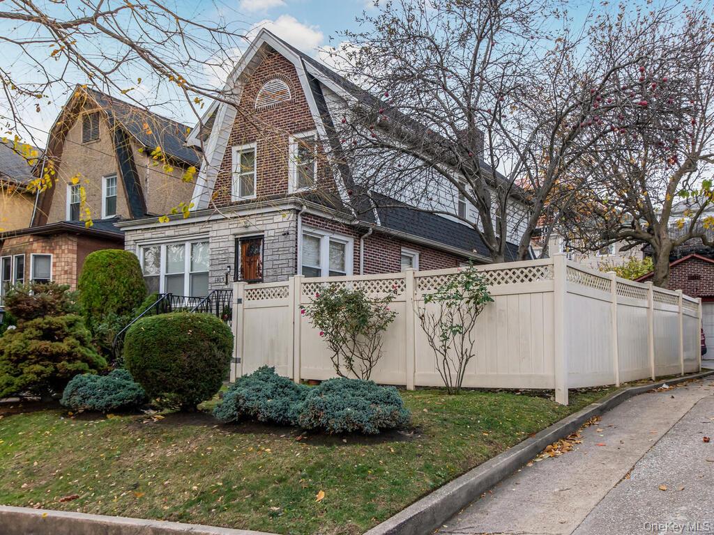 1813 Willow Lane, Bronx, NY 10461