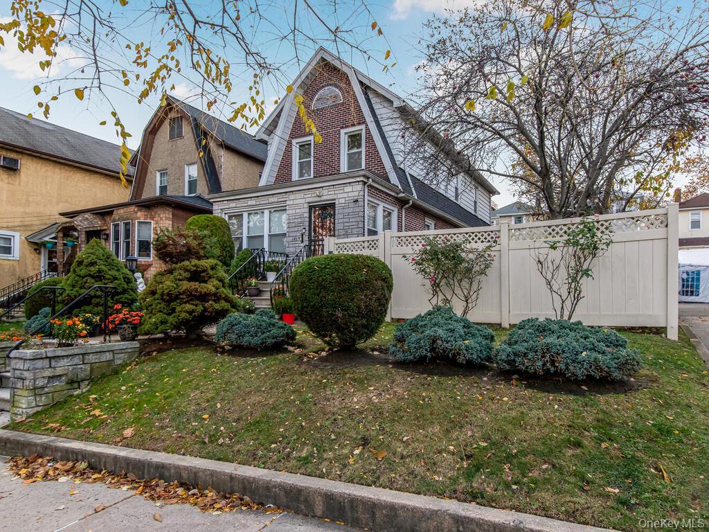 1813 Willow Lane, Bronx, NY 10461