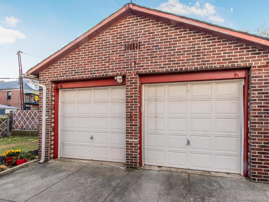 1813 Willow Lane, Bronx, NY 10461