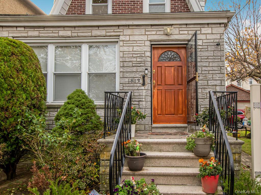 1813 Willow Lane, Bronx, NY 10461