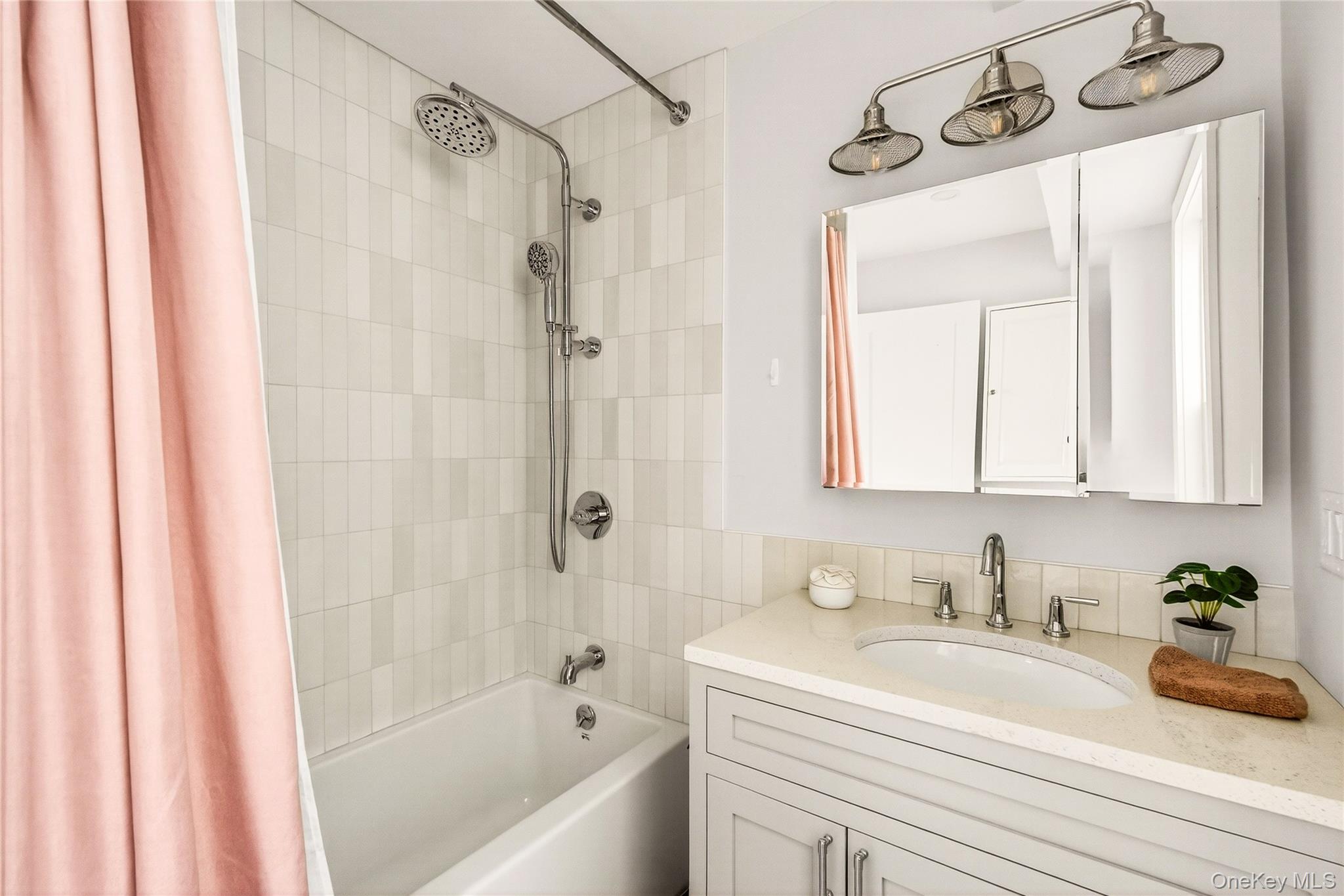 19 8th Street, Hudson, NY 12534