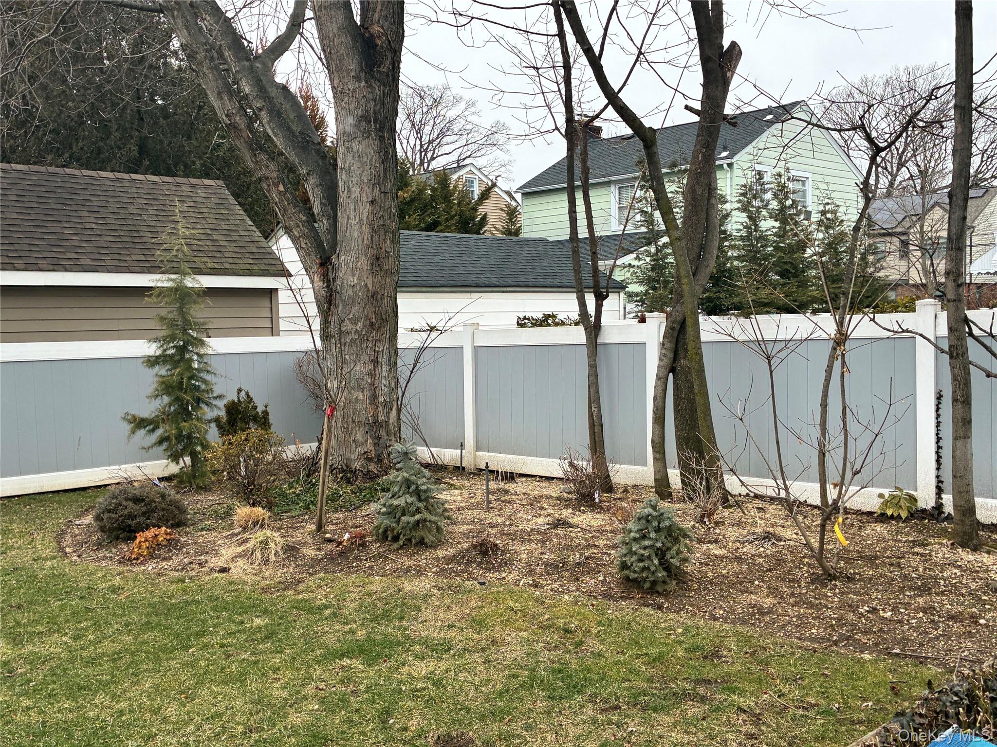 86 Scarcliffe Drive, Malverne, NY 11565