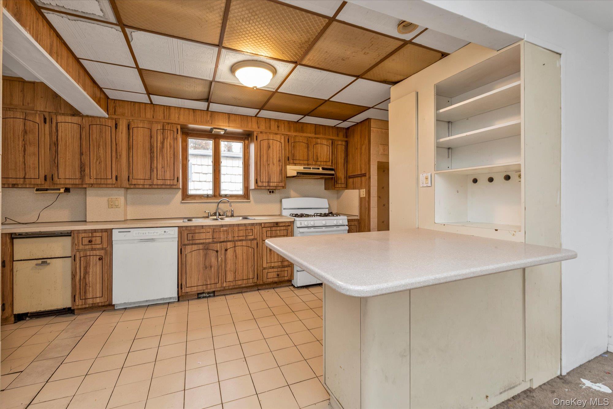 8 Jackson Street, Glen Cove, NY 11542