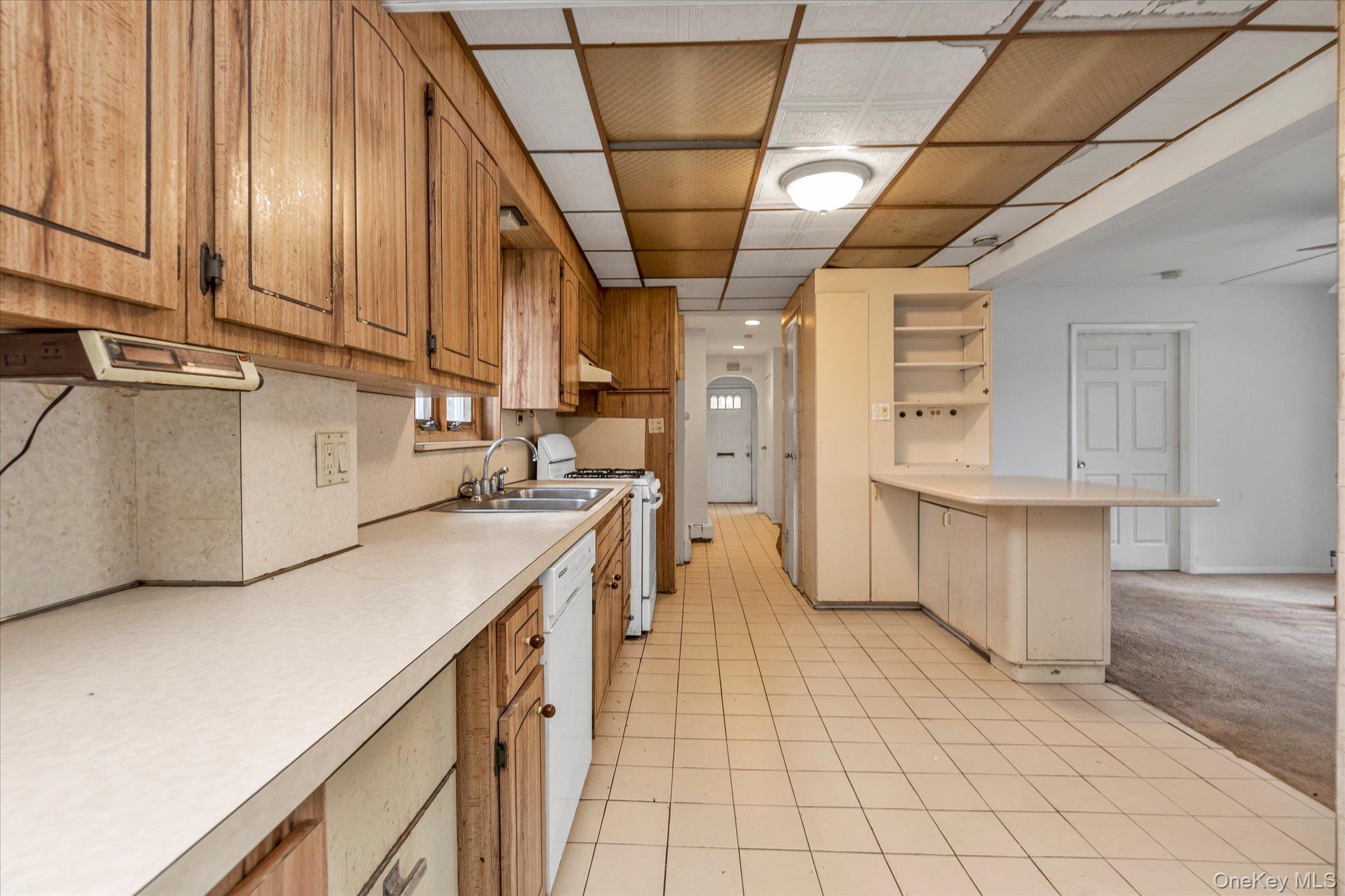 8 Jackson Street, Glen Cove, NY 11542