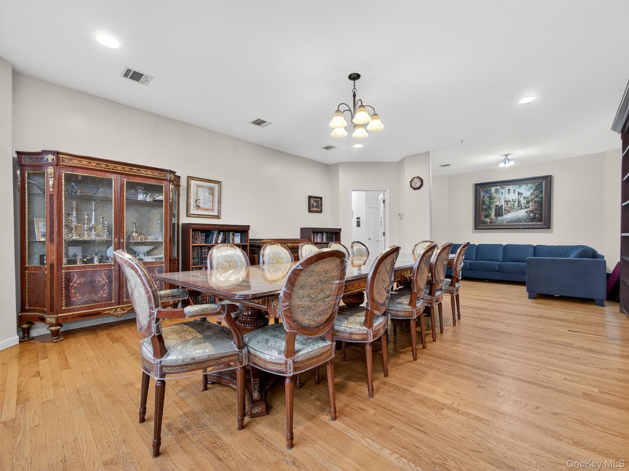 6 Rose Garden Way # 203, Monsey, NY 10952