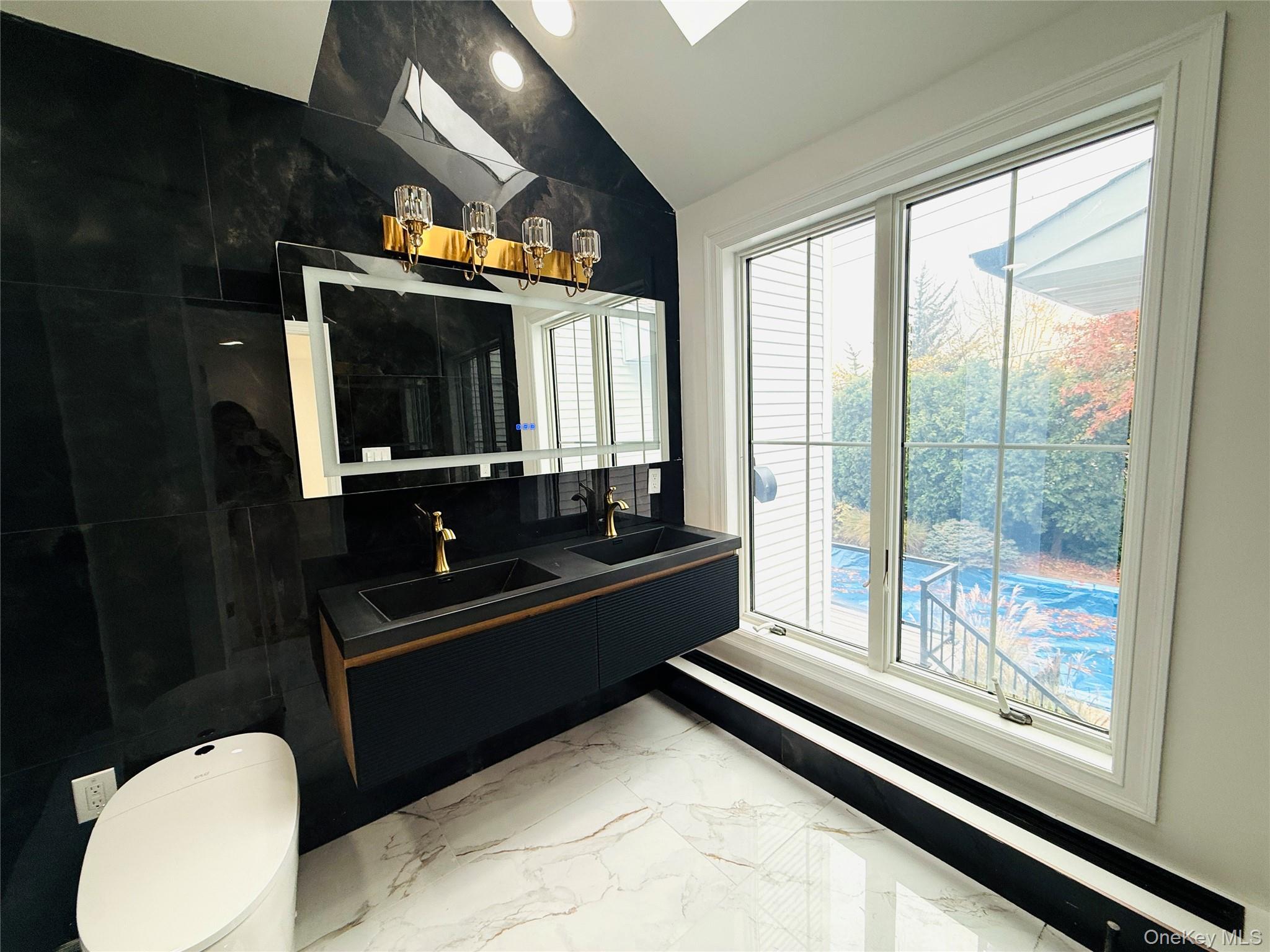 65 Mellow Ln, Jericho, NY 11753