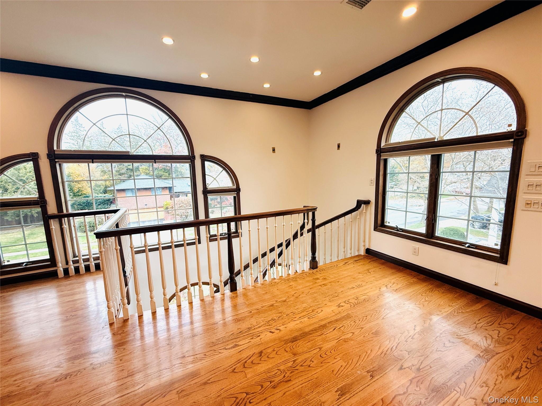 65 Mellow Ln, Jericho, NY 11753