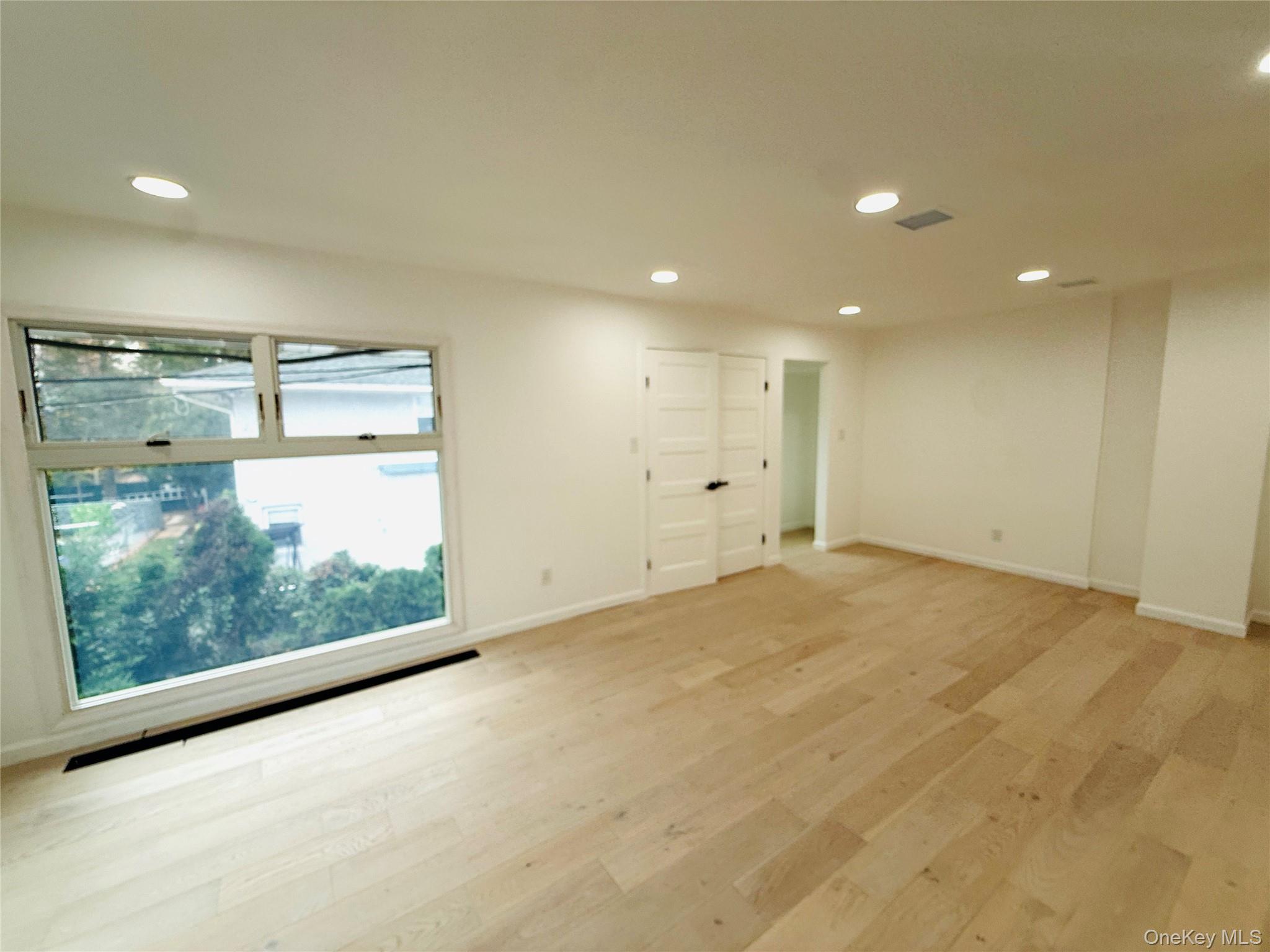 65 Mellow Ln, Jericho, NY 11753