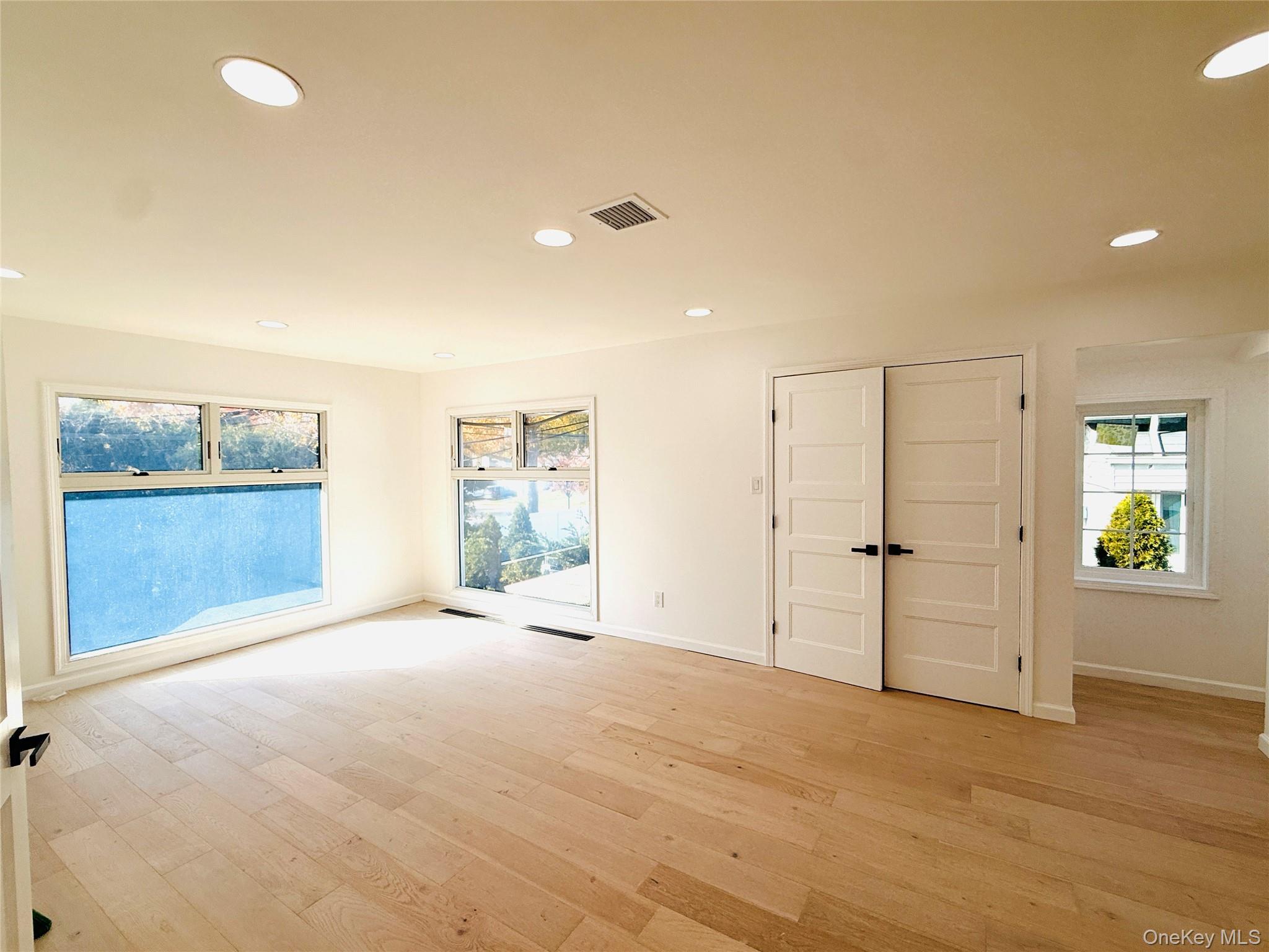 65 Mellow Ln, Jericho, NY 11753