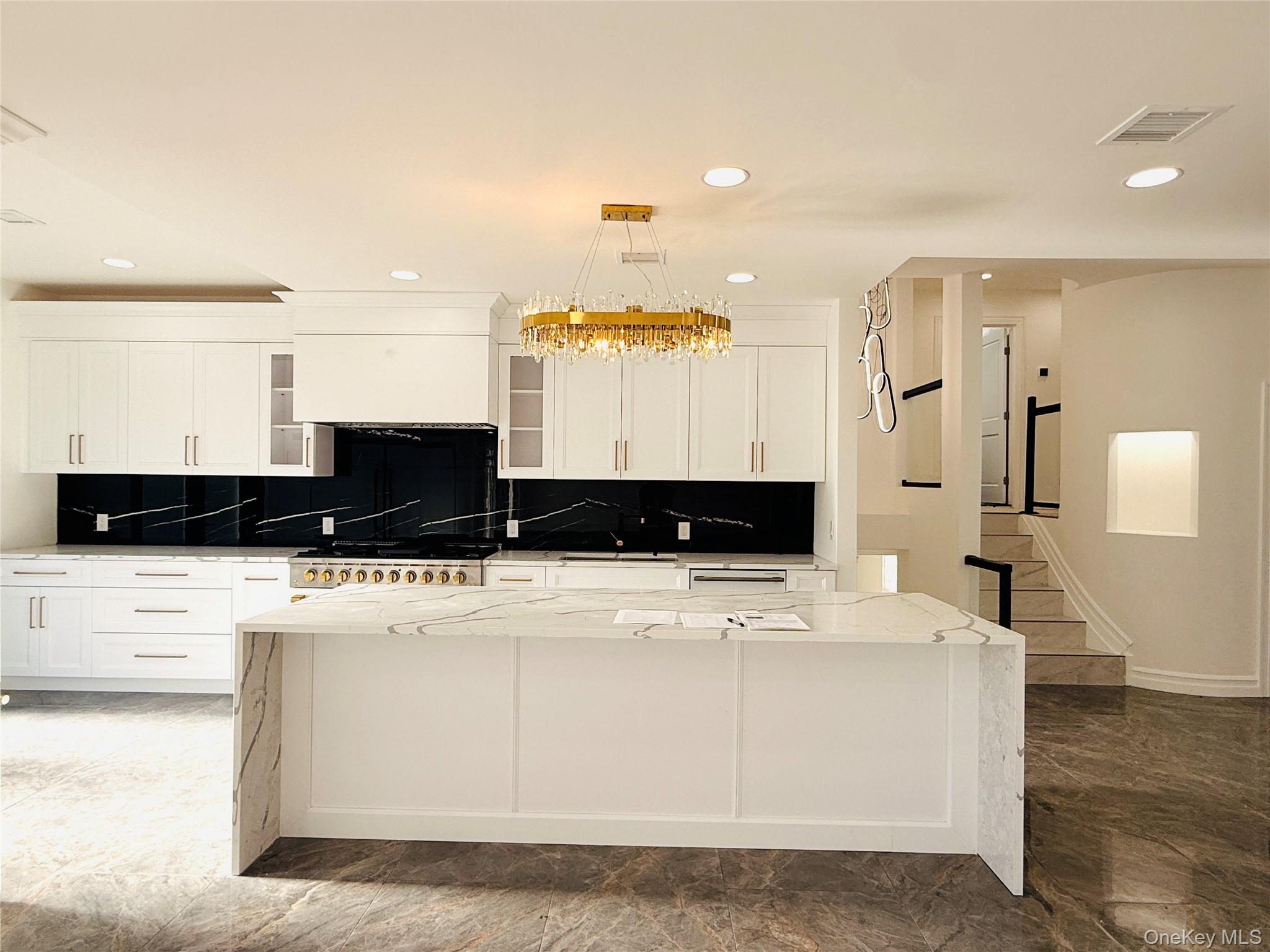 65 Mellow Ln, Jericho, NY 11753