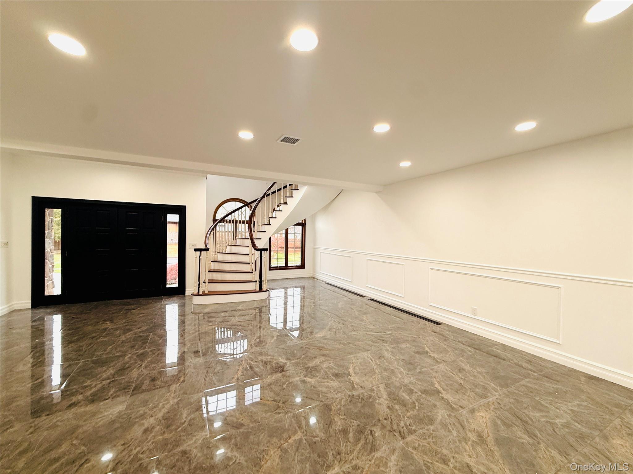 65 Mellow Ln, Jericho, NY 11753