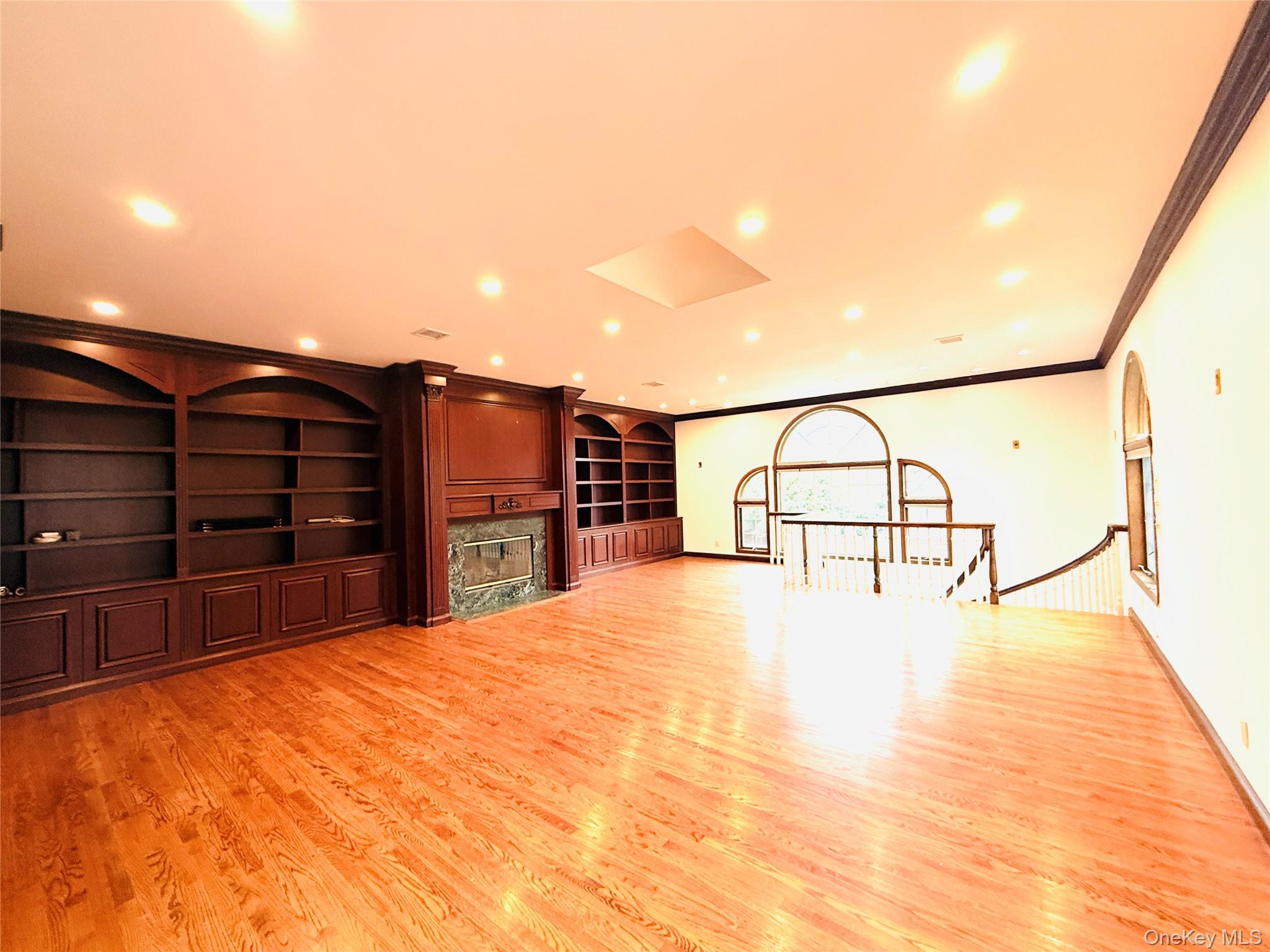 65 Mellow Ln, Jericho, NY 11753