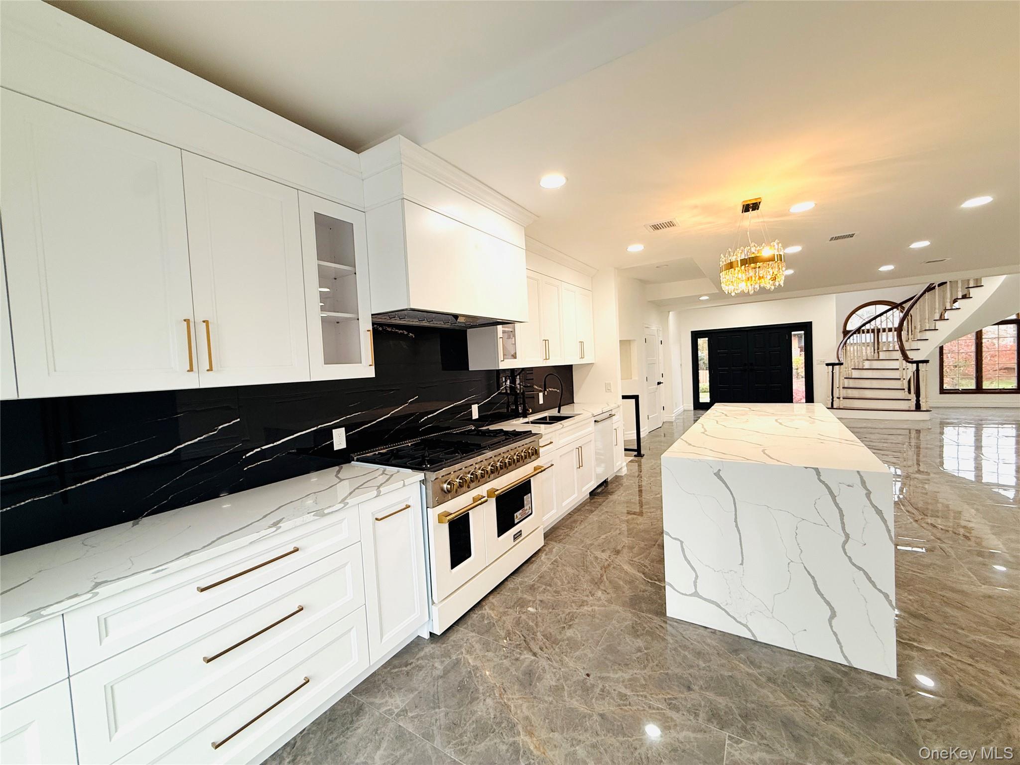 65 Mellow Ln, Jericho, NY 11753