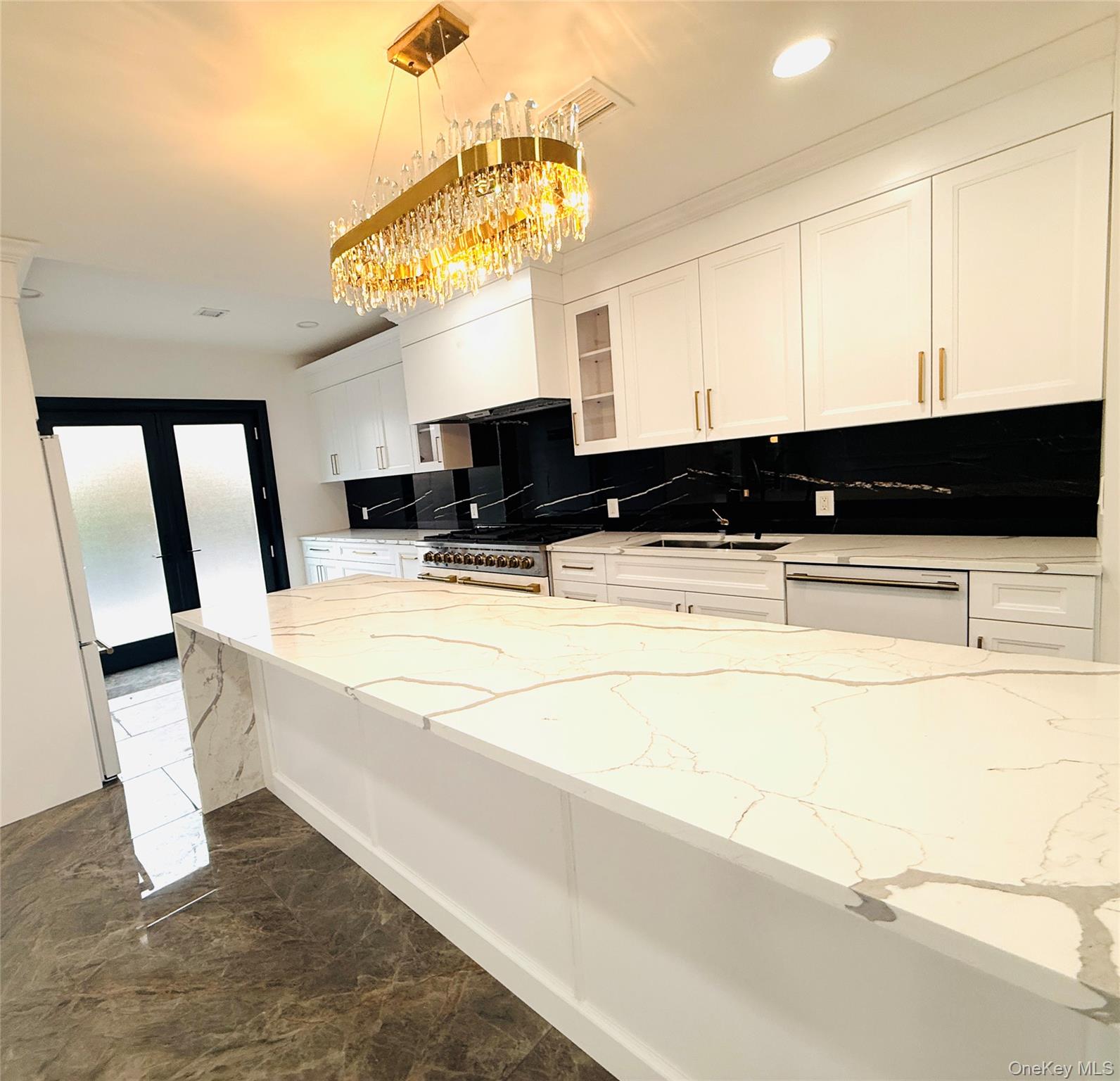 65 Mellow Ln, Jericho, NY 11753