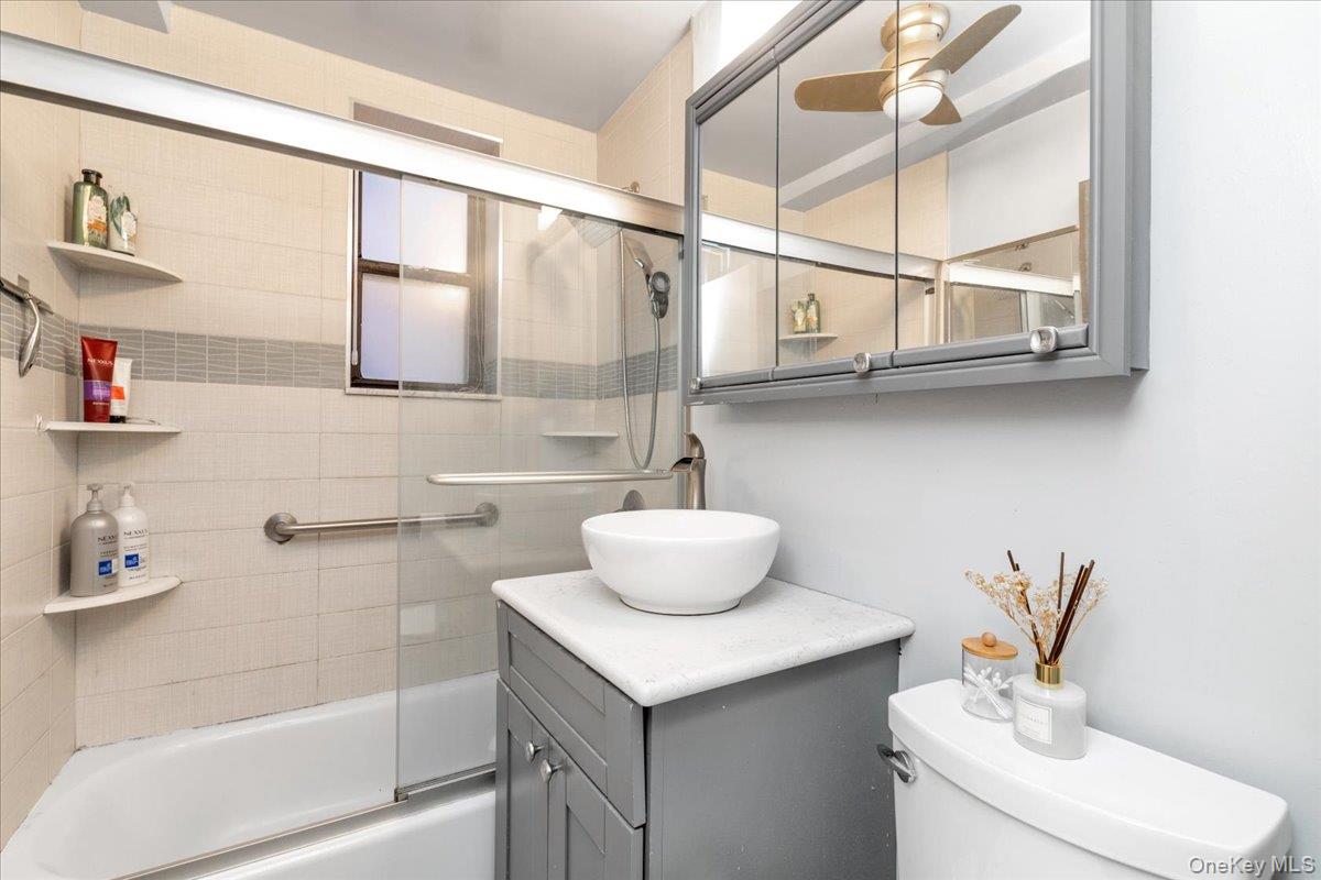 80-35 Springfield Blvd # 4F, Oakland Gardens, NY 11364