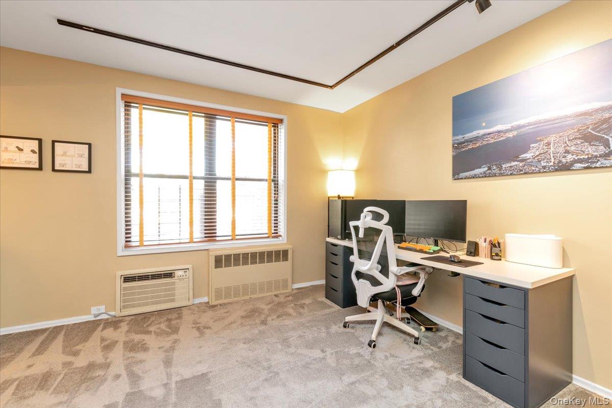 80-35 Springfield Blvd # 4F, Oakland Gardens, NY 11364