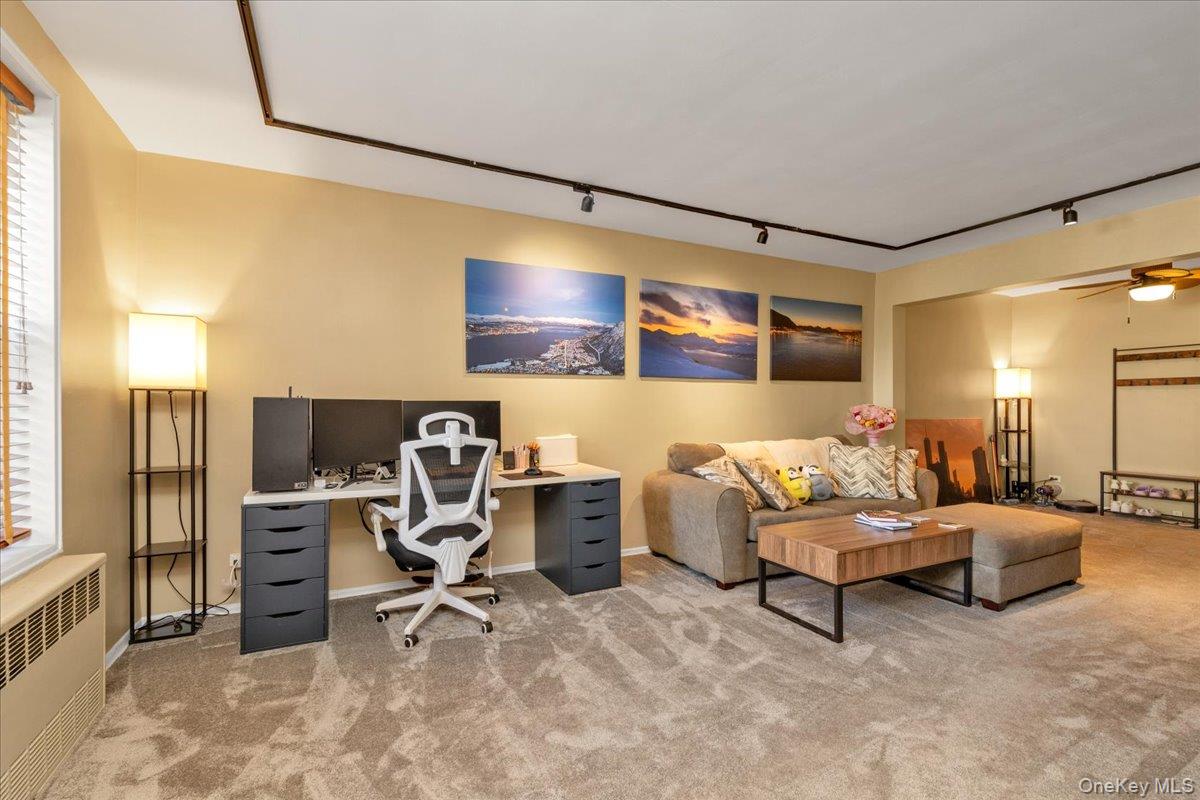 80-35 Springfield Blvd # 4F, Oakland Gardens, NY 11364