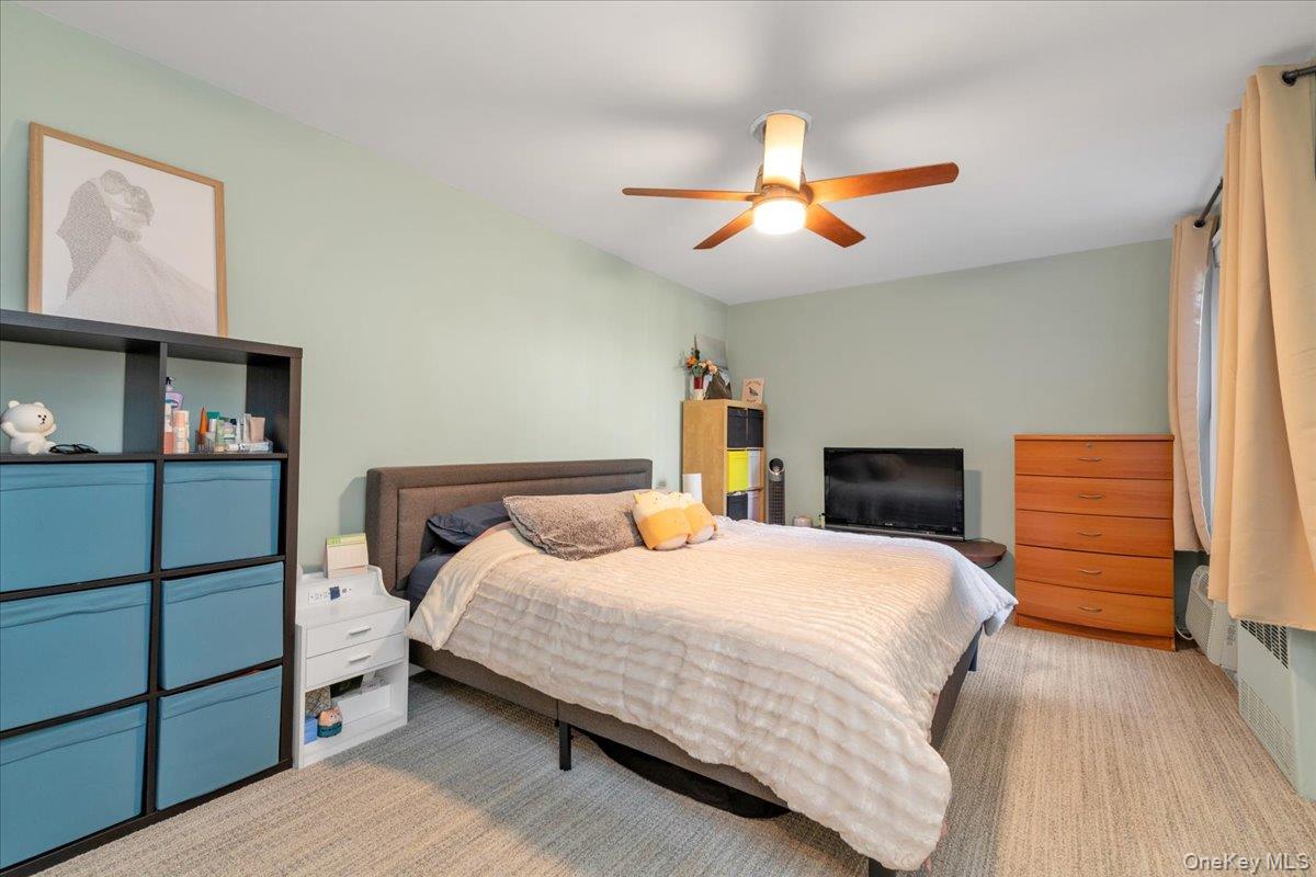 80-35 Springfield Blvd # 4F, Oakland Gardens, NY 11364