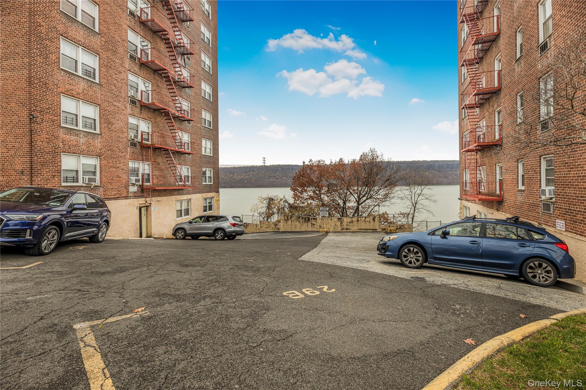 679 Warburton Avenue # 1M, Yonkers, NY 10701