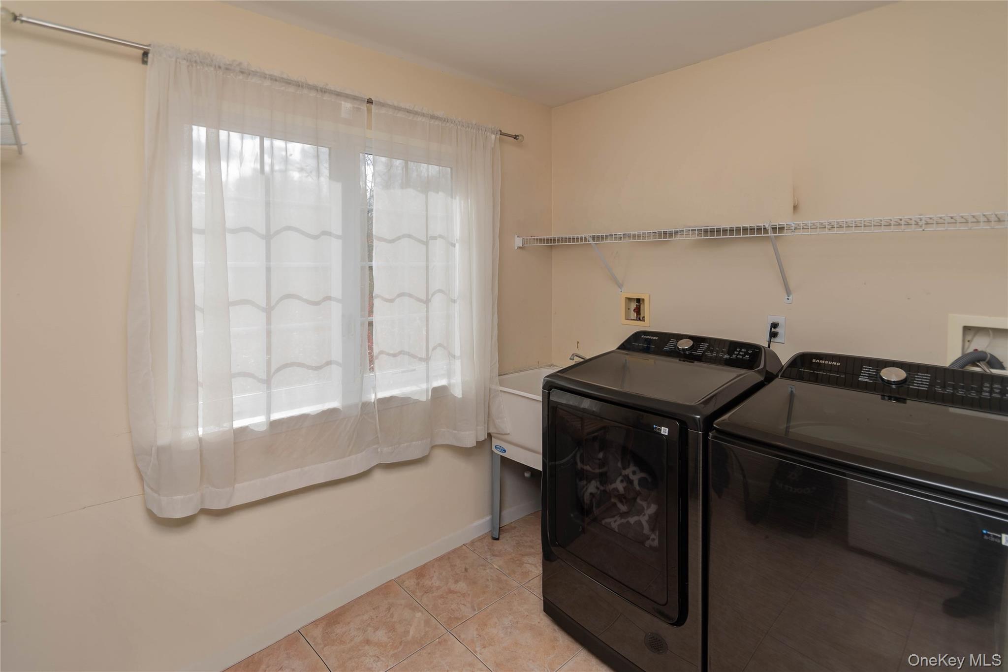 93 Glen Rock Circle, Highland, NY 12528