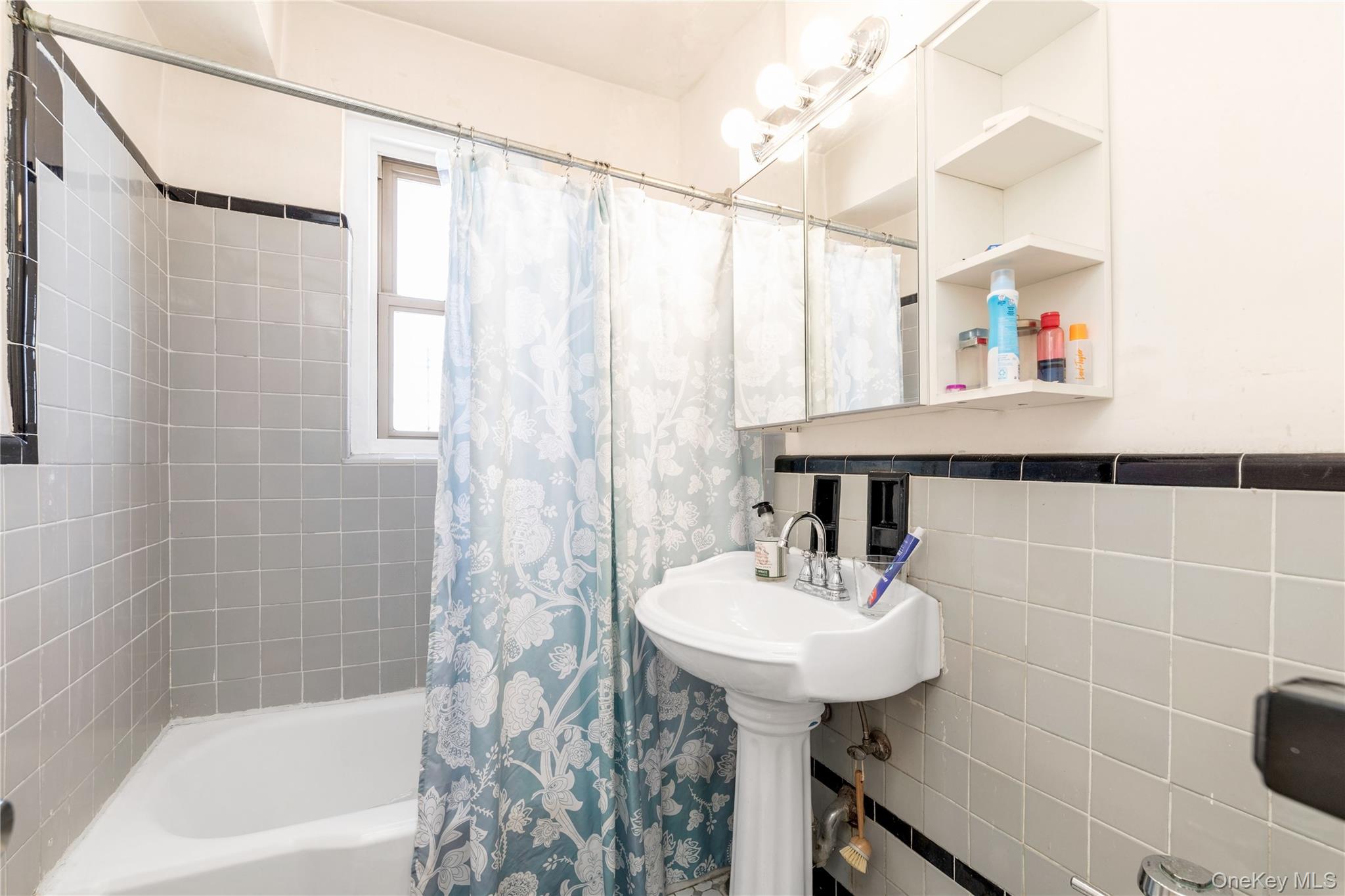 84-49 168th Street # #4S, Jamaica Hills, NY 11432