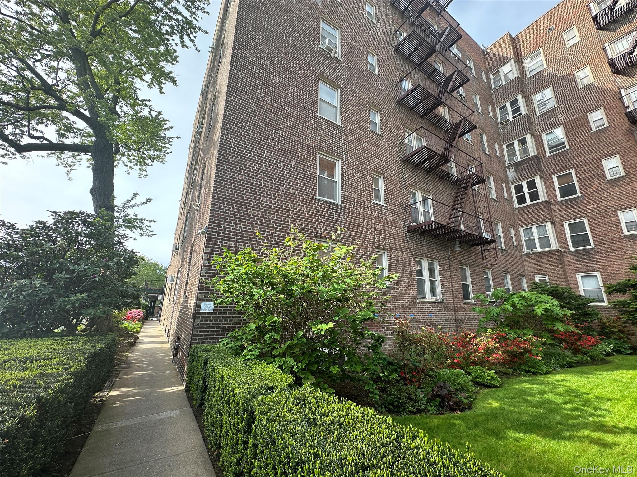 84-49 168th Street # #4S, Jamaica Hills, NY 11432