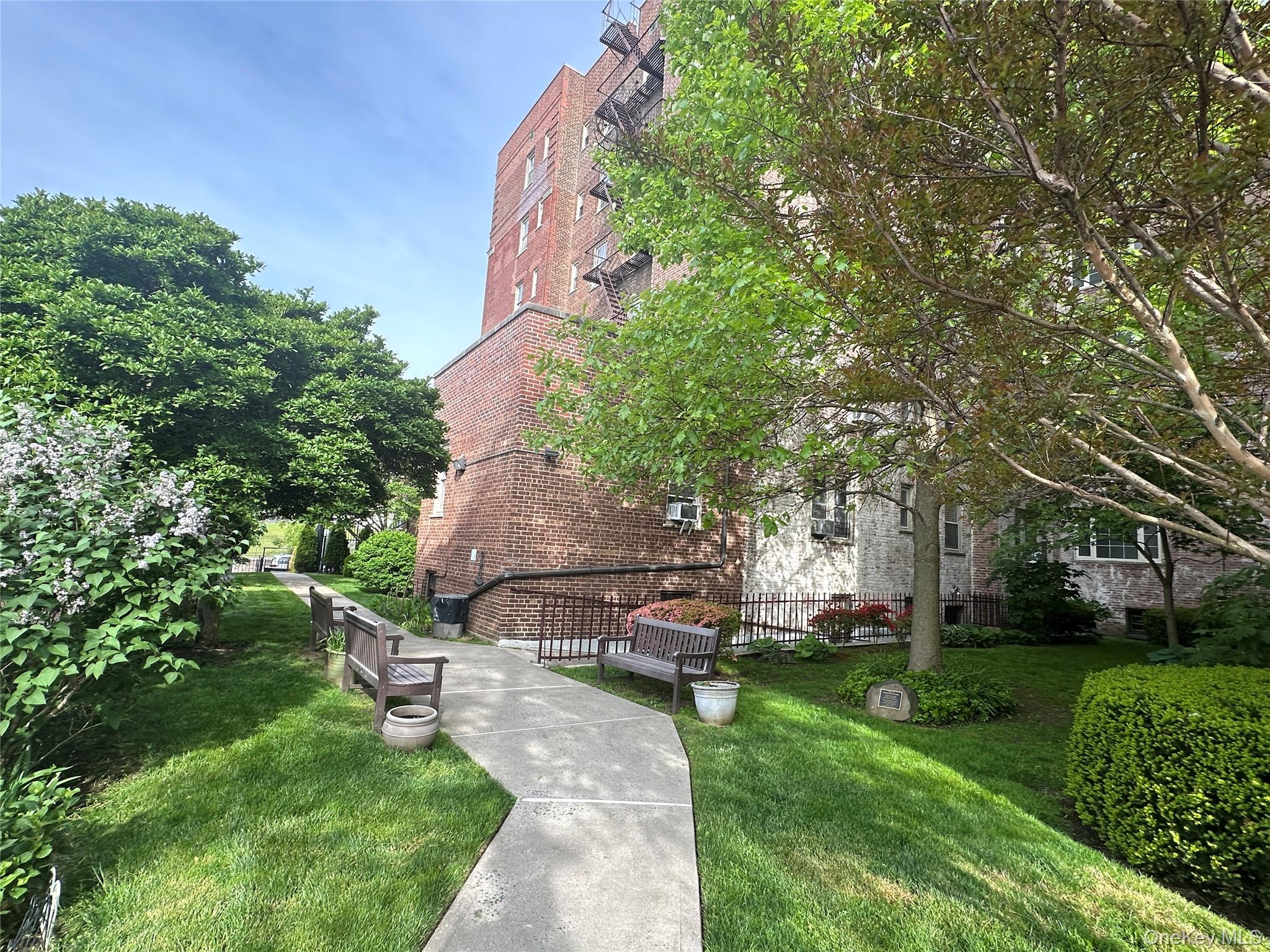 84-49 168th Street # #4S, Jamaica Hills, NY 11432