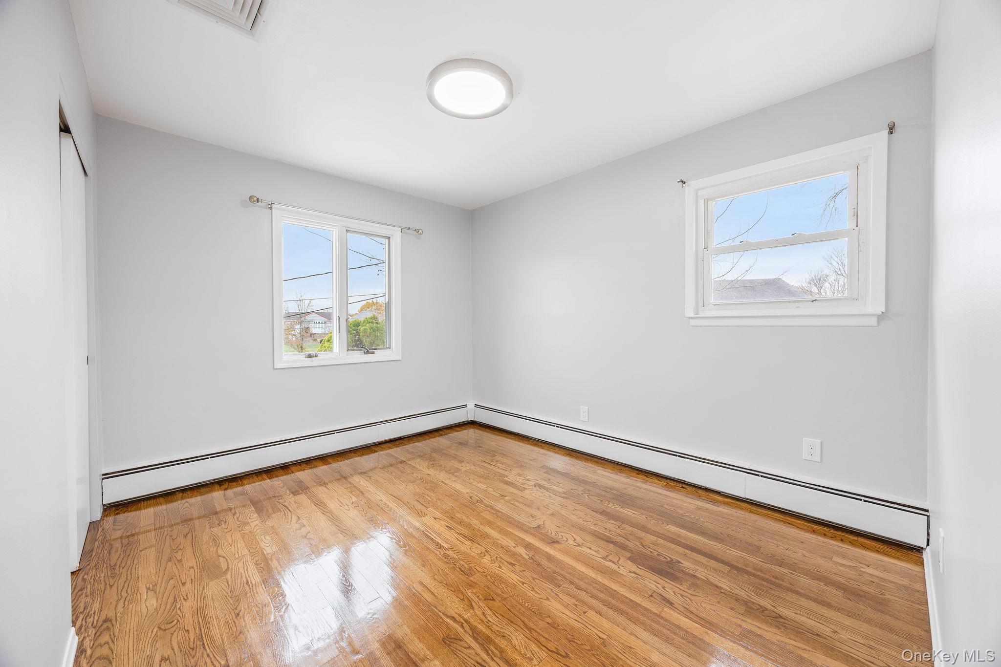 14 Hilton Court, Hicksville, NY 11801