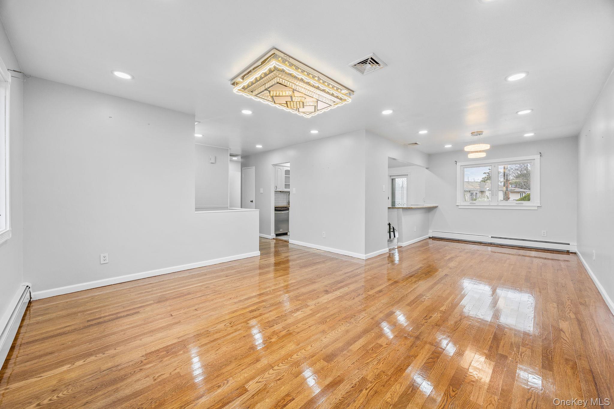 14 Hilton Court, Hicksville, NY 11801