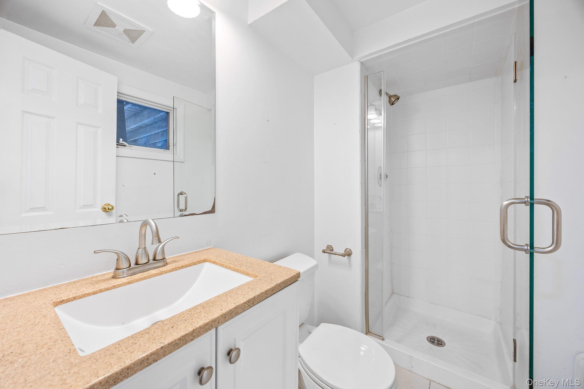 14 Hilton Court, Hicksville, NY 11801