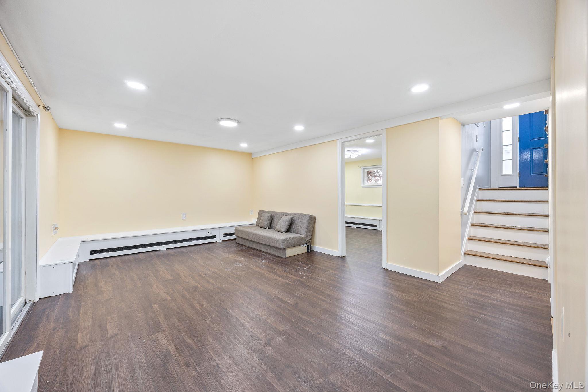 14 Hilton Court, Hicksville, NY 11801