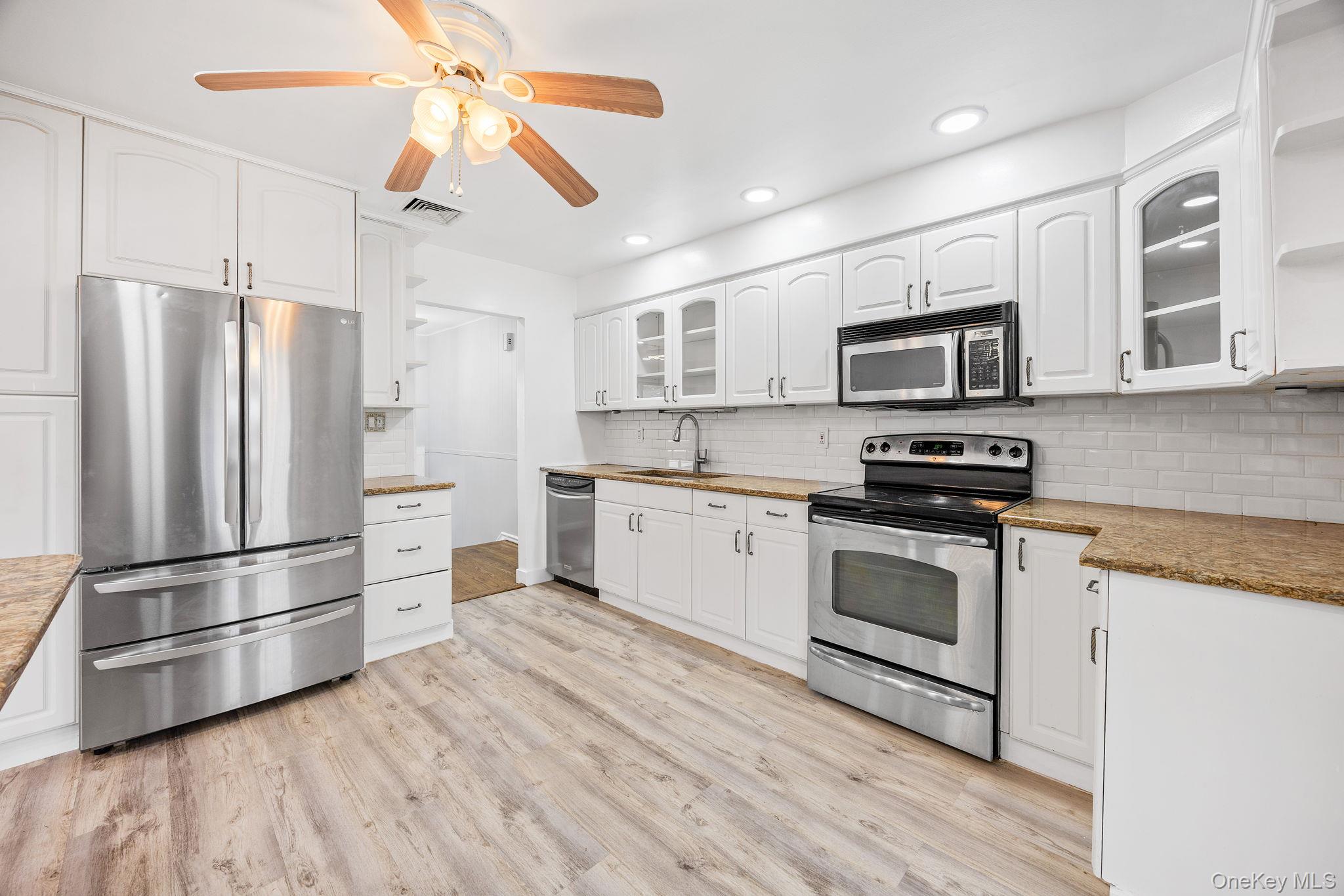 14 Hilton Court, Hicksville, NY 11801