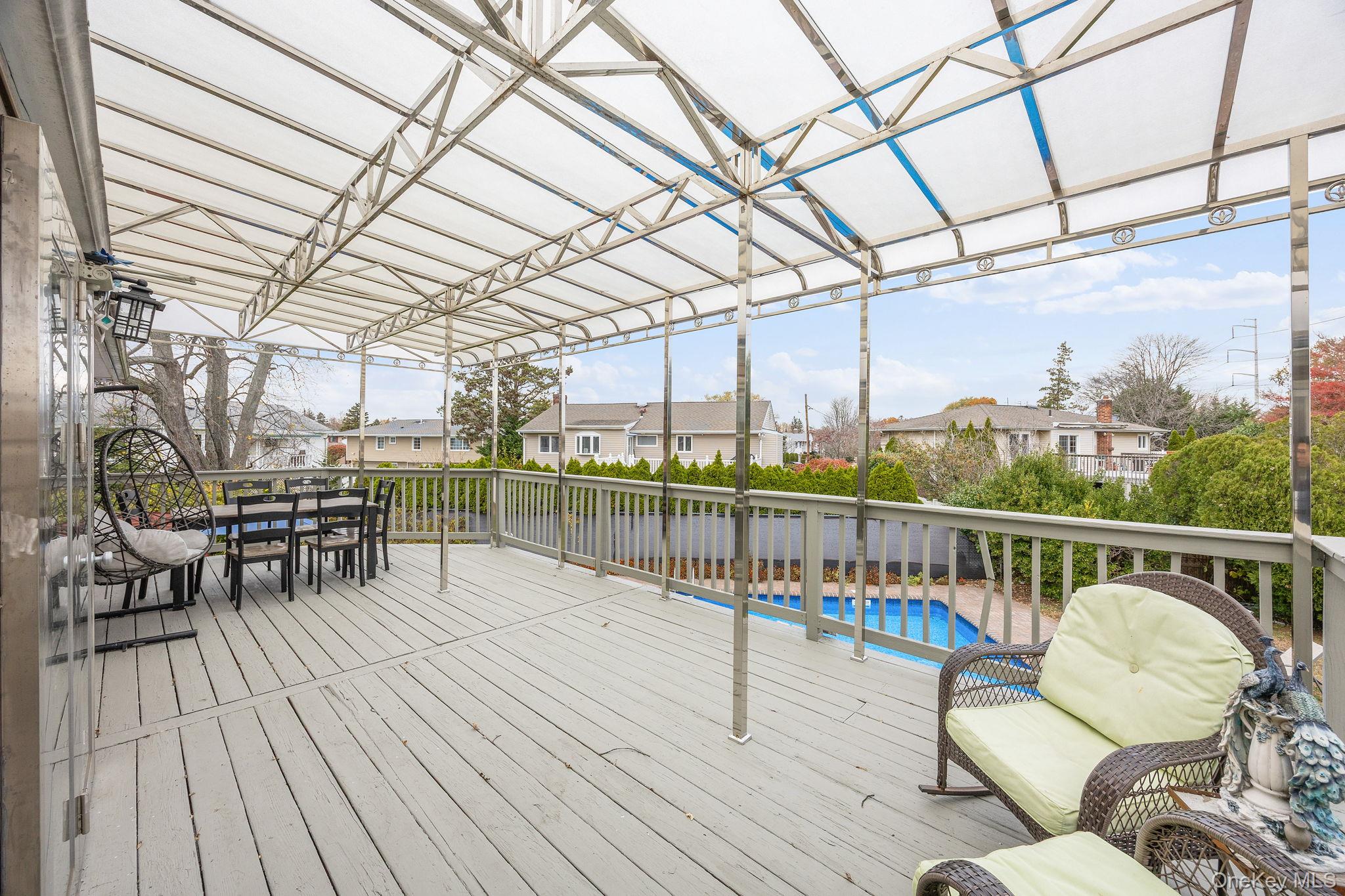 14 Hilton Court, Hicksville, NY 11801