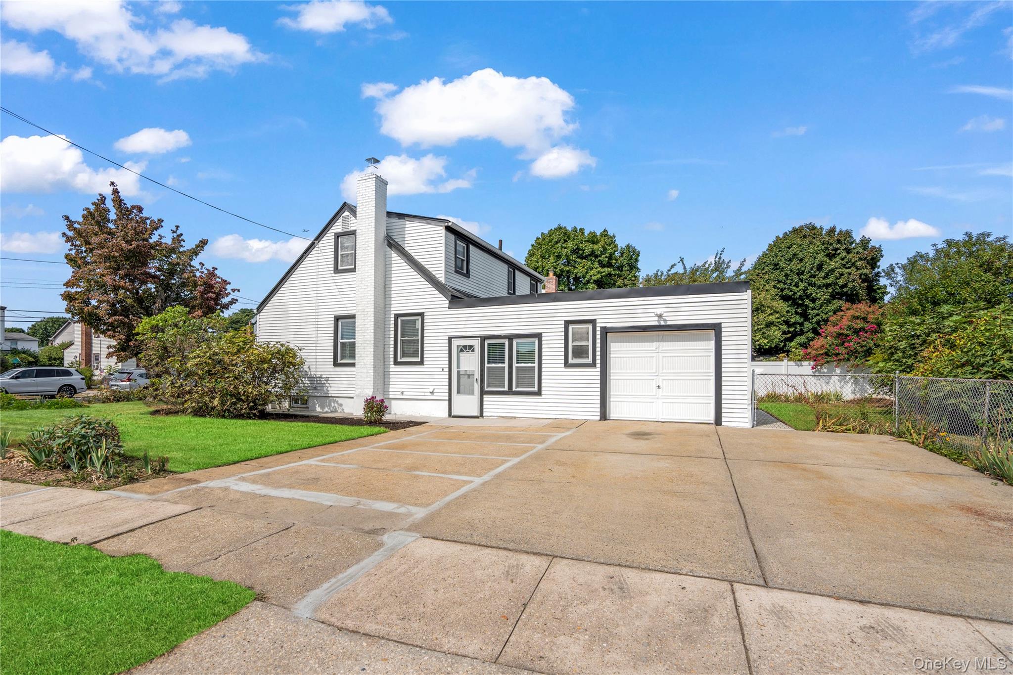 1 Center Court, Bethpage, NY 11714