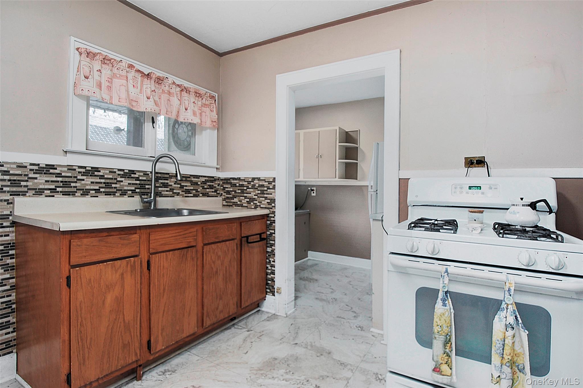 85 Overocker Road, Poughkeepsie, NY 12603