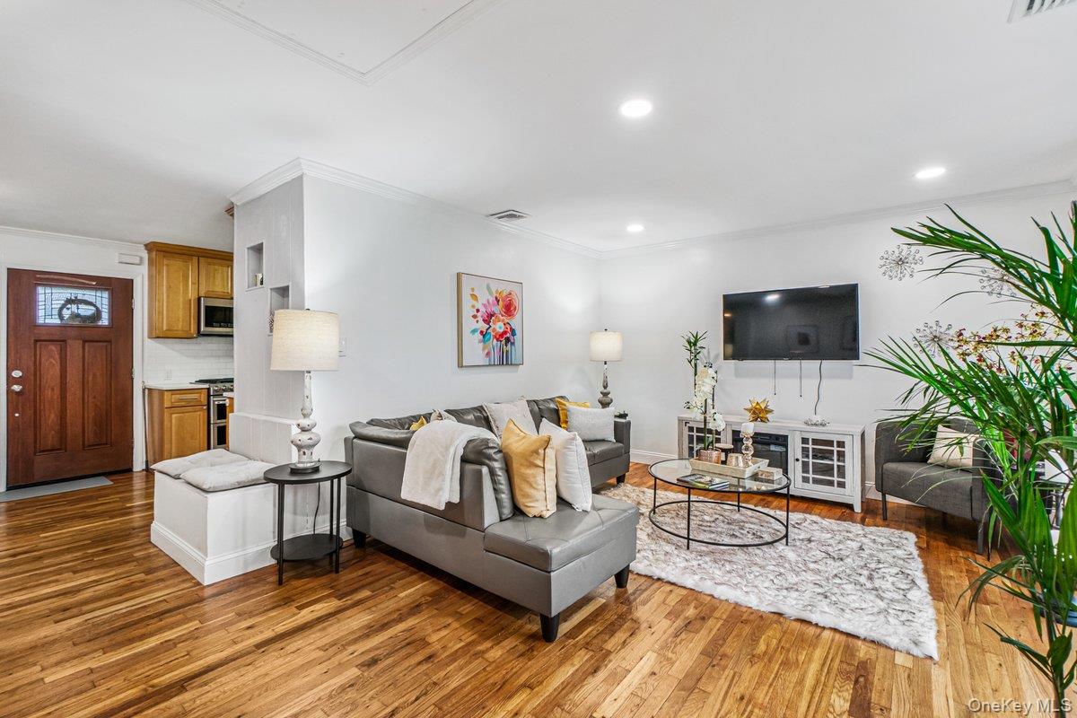 5 Terry Lane, Plainview, NY 11803