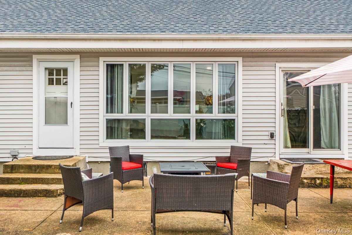 5 Terry Lane, Plainview, NY 11803