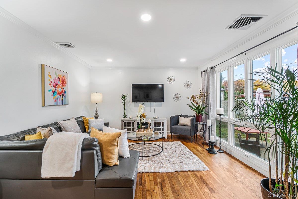 5 Terry Lane, Plainview, NY 11803