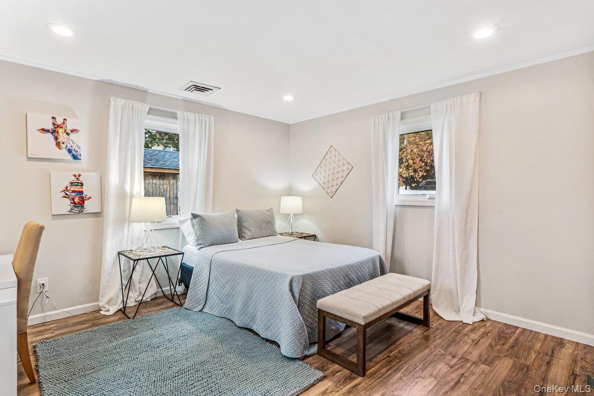 5 Terry Lane, Plainview, NY 11803