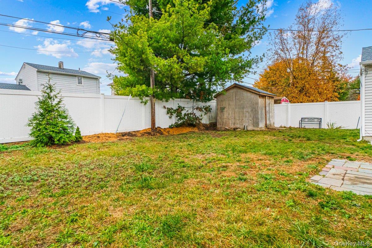 5 Terry Lane, Plainview, NY 11803