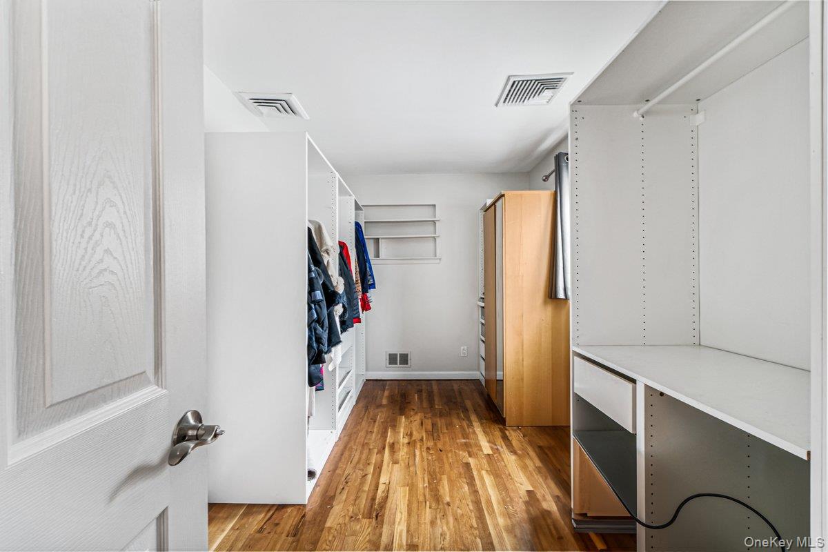 5 Terry Lane, Plainview, NY 11803