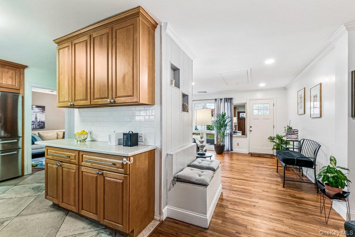 5 Terry Lane, Plainview, NY 11803